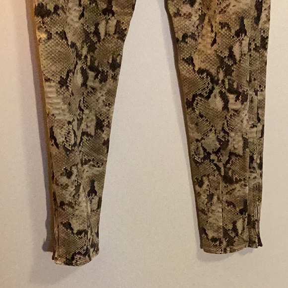 Ralph Lauren Denim jeans snake skin pattern 29” waist. Zippers at ankles - Picture 8 of 10
